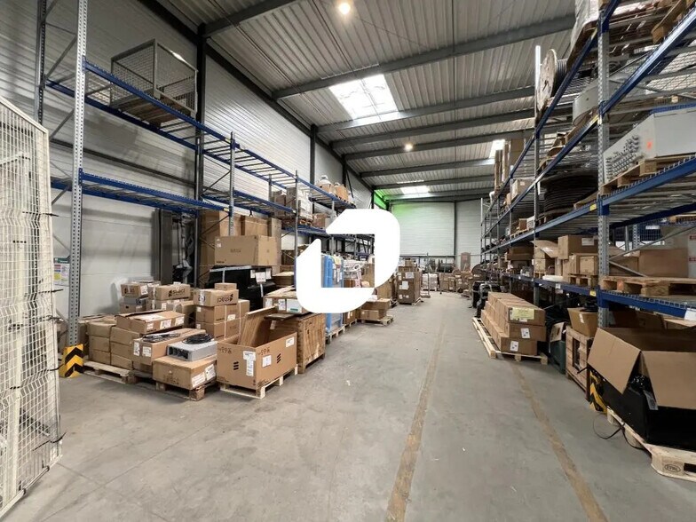 Bureau dans Lesquin à louer - Photo du bâtiment - Image 3 de 11