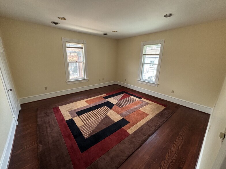 9117 Church St, Manassas, VA à vendre - Photo du bâtiment - Image 3 de 22