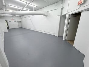 305 E 9th St, Los Angeles, CA à louer Photo intérieure- Image 2 de 7