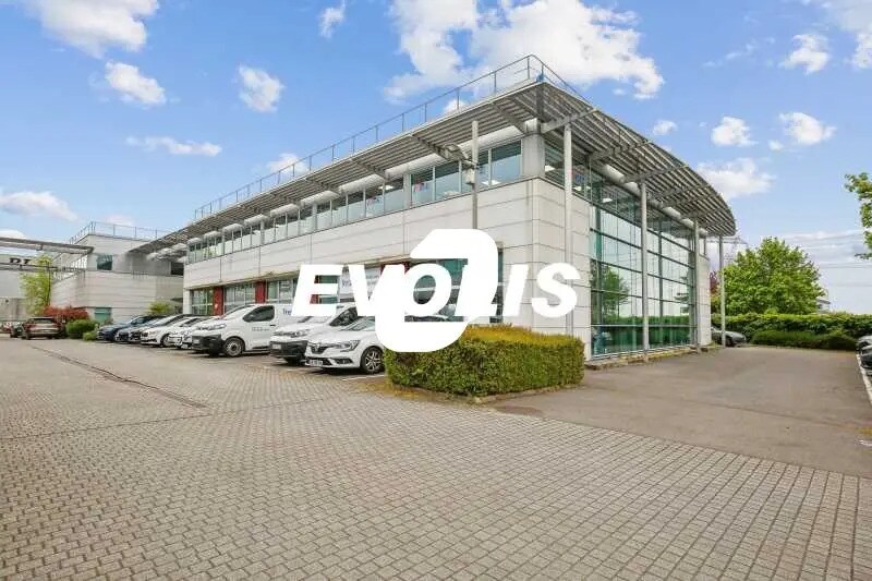 Bureau dans Roissy-en-France à louer - Photo du bâtiment - Image 1 de 14