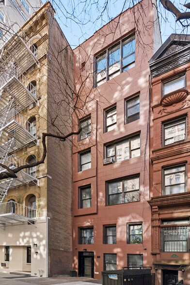 4 W 90th St, New York, NY à vendre - Photo du bâtiment - Image 2 de 20
