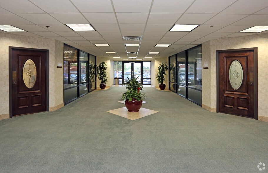 1229-1231 E Pleasant Run Rd, DeSoto, TX à louer - Hall d’entrée - Image 3 de 7