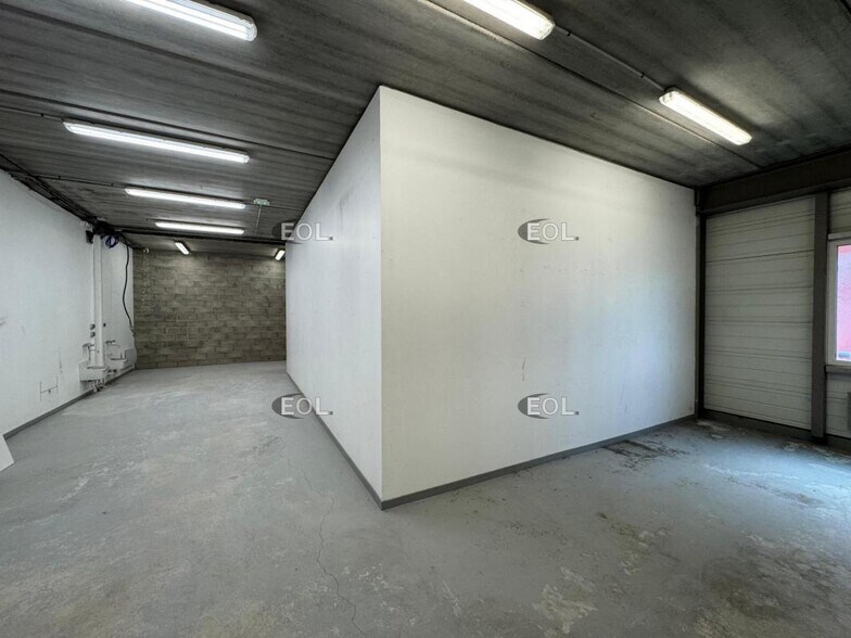 Flex in Champs-sur-Marne for lease - Interior Photo - Image 3 of 9