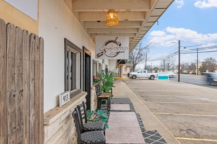 905 E Main St, Fredericksburg, TX à vendre - Photo du bâtiment - Image 2 de 26