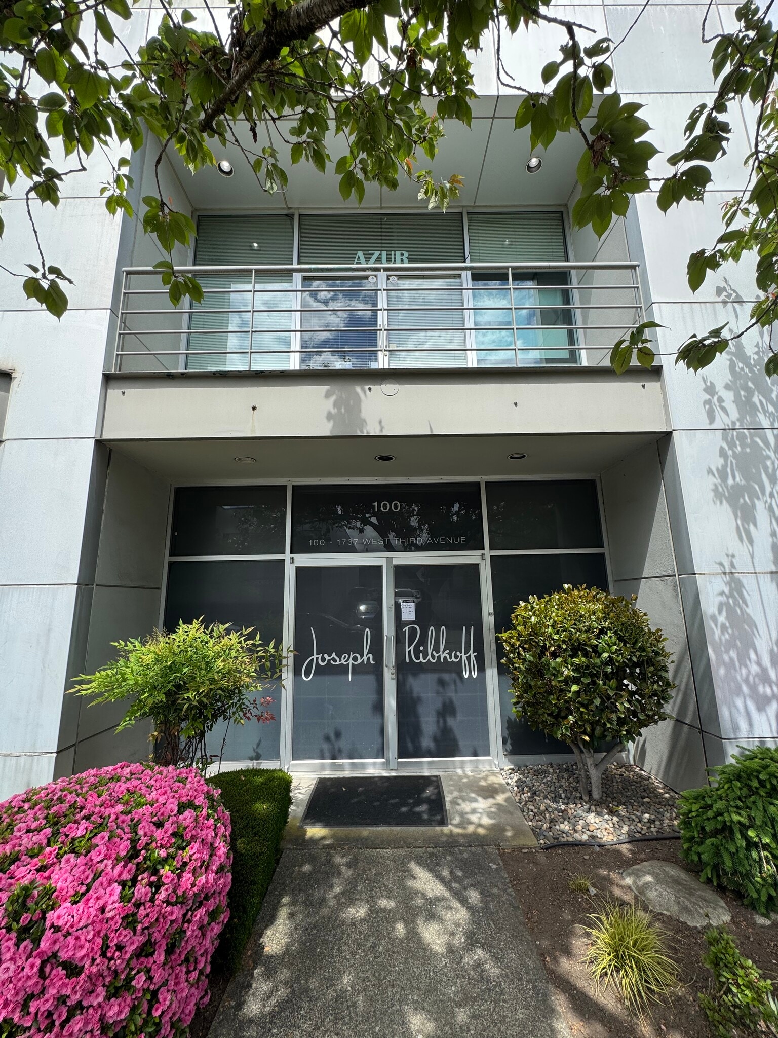 1737 W 3rd Ave, Vancouver, BC à louer Photo du bâtiment- Image 1 de 7