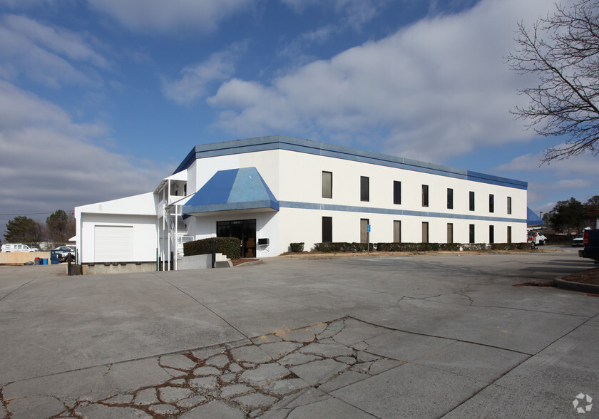 100 Creekside Industrial Ct, Lawrenceville, GA for lease - Building Photo - Image 3 of 4