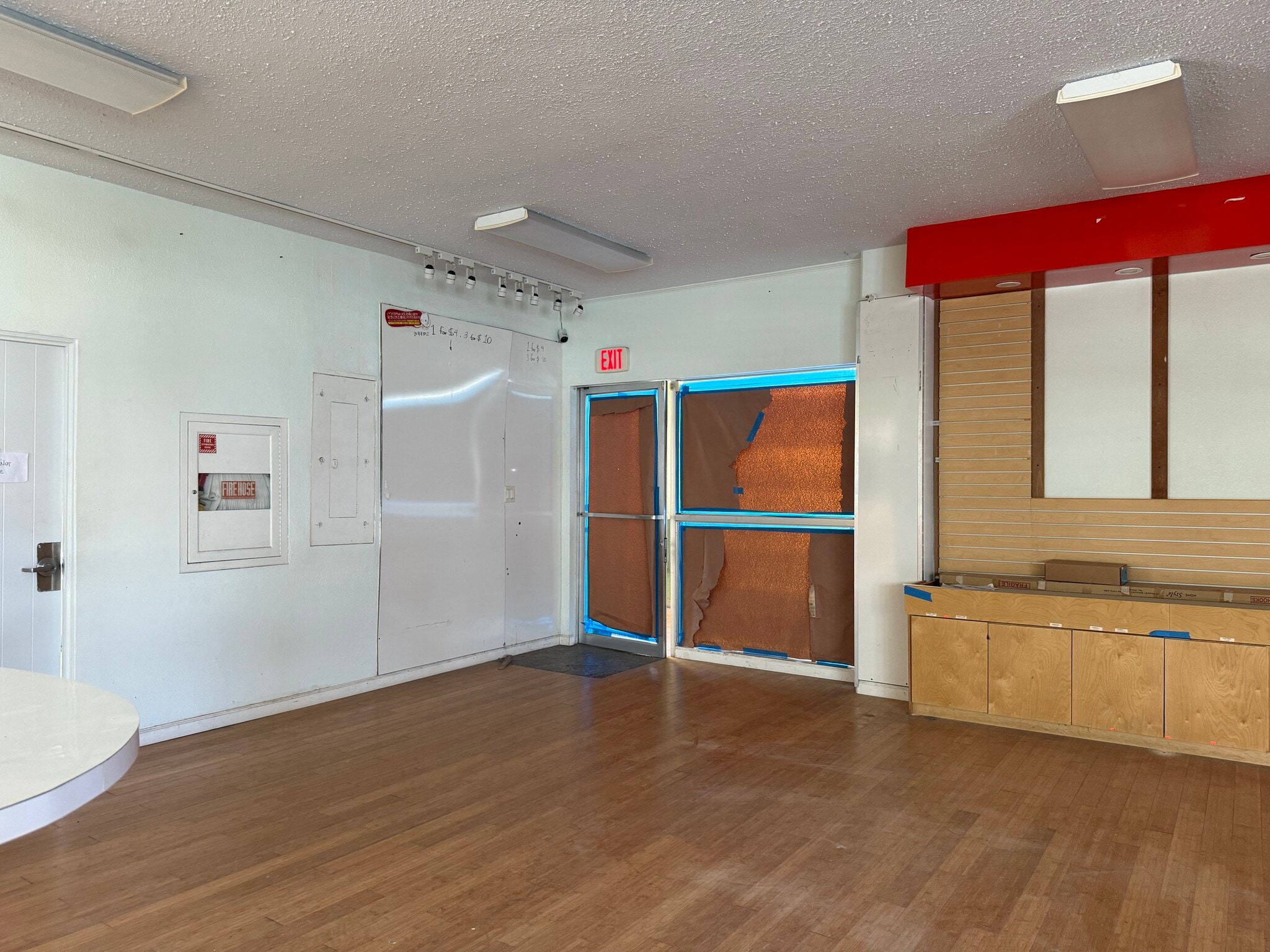307 Lewers St, Honolulu, HI for lease Interior Photo- Image 1 of 16