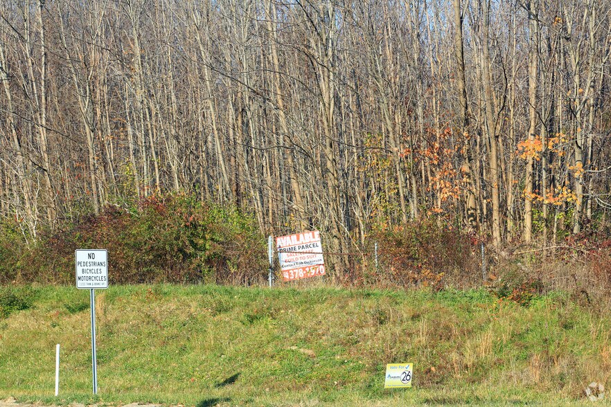 17808 Ravenna Rd, Auburn Twp, OH à louer - Photo du bâtiment - Image 2 de 3