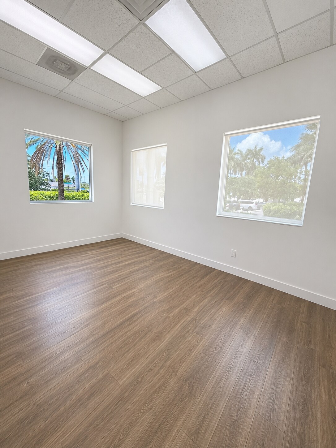 201 N Ocean Dr, Hollywood, FL for lease Interior Photo- Image 1 of 19