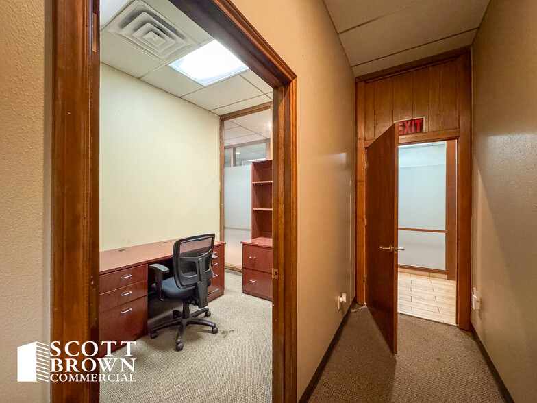 225 W Hickory St, Denton, TX for lease - Interior Photo - Image 2 of 26