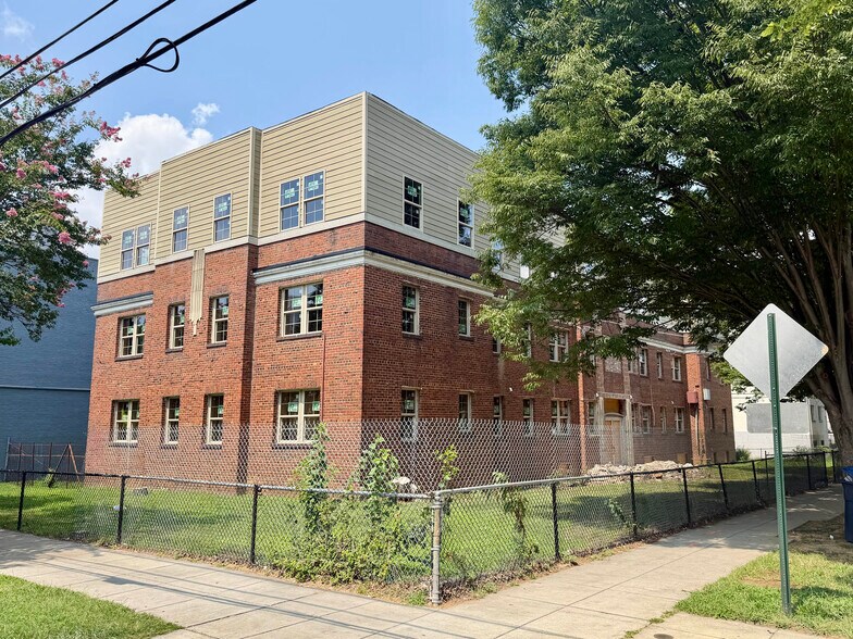 1525 19th St SE, Washington, DC à vendre - Photo du bâtiment - Image 1 de 9