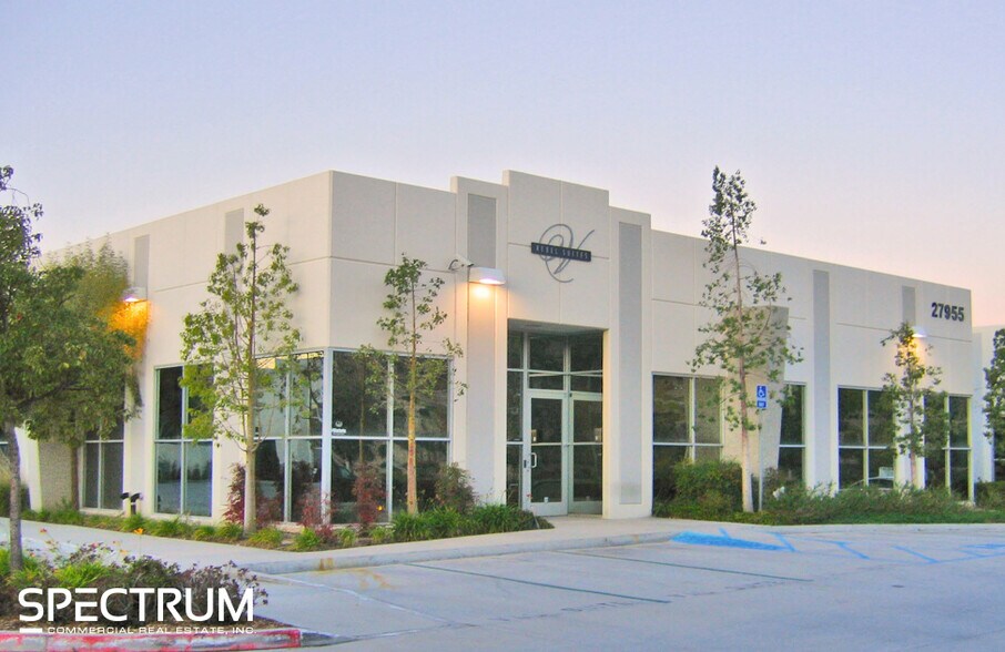 27955 Smyth Dr, Valencia, CA à louer - Photo principale - Image 1 de 5