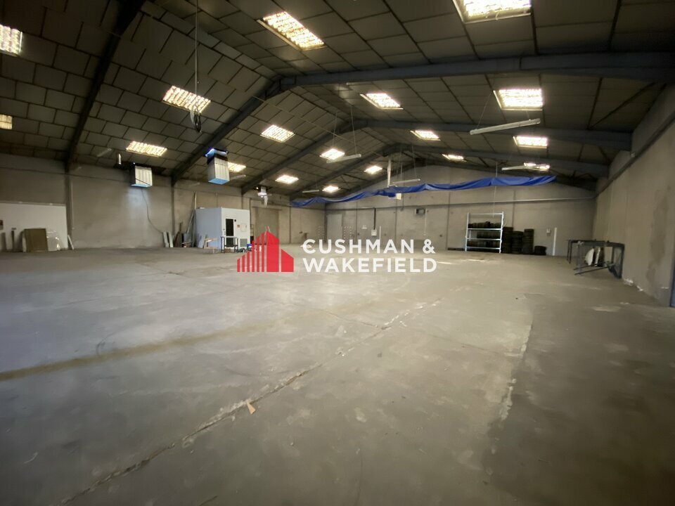 Industrial in Fenouillet for lease Interior Photo- Image 1 of 5