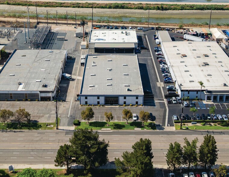 4940 E La Palma Ave, Anaheim, CA à louer - Photo du bâtiment - Image 2 de 11
