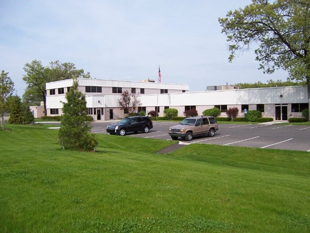 807 Airport Access Rd, Traverse City, MI for lease Building Photo- Image 1 of 6