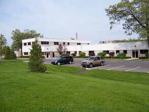 807 Airport Access Rd, Traverse City, MI for lease Building Photo- Image 1 of 6