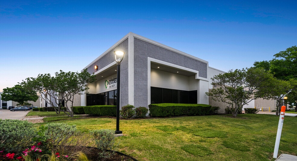 2553 Summit Ave, Plano, TX for lease - Building Photo - Image 2 of 8