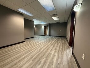 411 W Lake Lansing Rd, East Lansing, MI for lease Interior Photo- Image 2 of 9