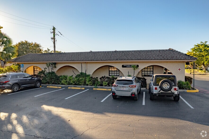 7390 NW 5th St, Plantation, FL à louer - Photo du bâtiment - Image 2 de 22