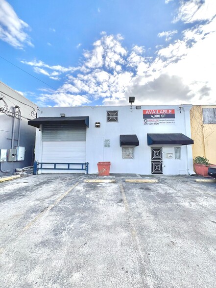 1680 W 33rd Pl, Hialeah, FL for sale - Building Photo - Image 2 of 8