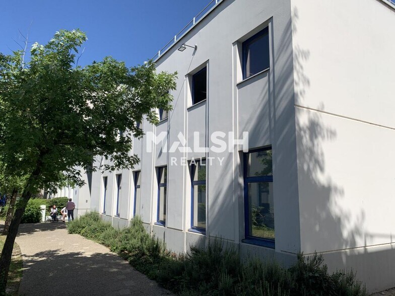 Office in Villeurbanne for lease - Building Photo - Image 1 of 13