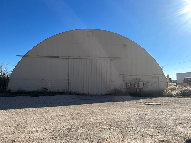 103 E 1st St, Idalou, TX à louer - Photo du bâtiment - Image 3 de 12