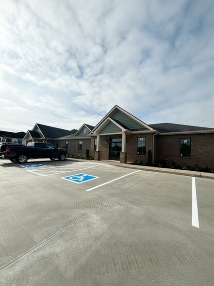 2678 Townsend Ct, Clarksville, TN for lease - Building Photo - Image 3 of 12
