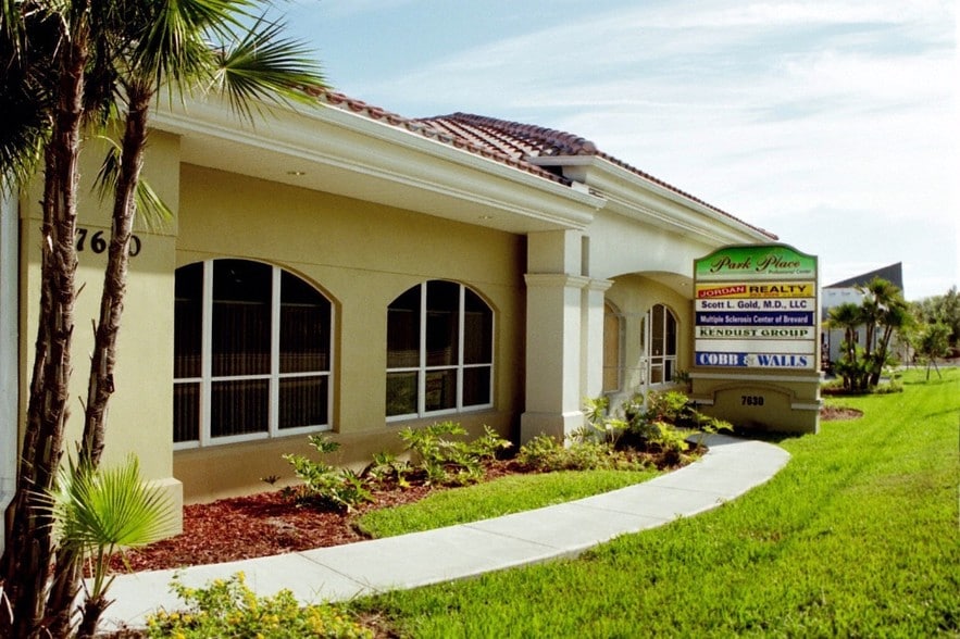 7630 N Wickham Rd, Melbourne, FL à louer - Photo du bâtiment - Image 3 de 14