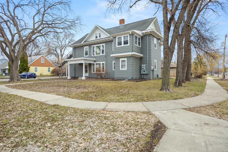 826 21st St S, Fargo, ND à vendre - Photo du bâtiment - Image 3 de 9