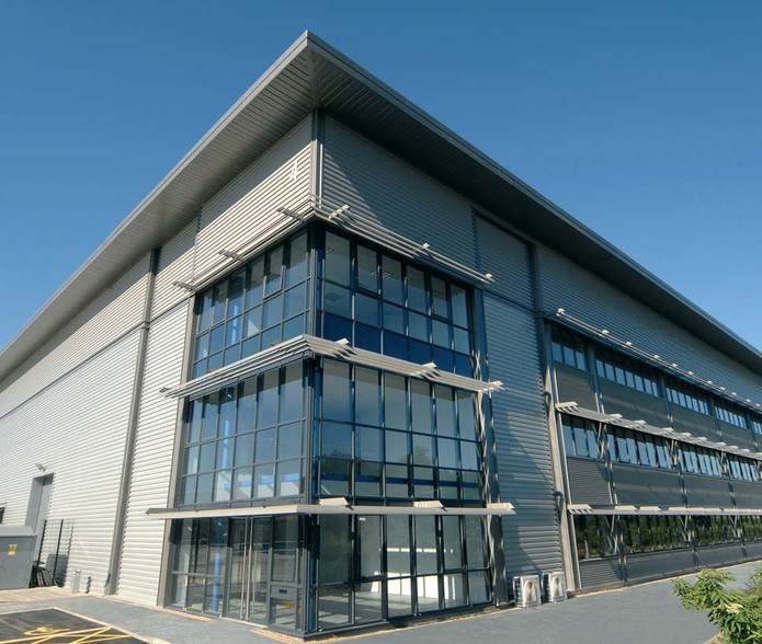 6 Mollison Ave, Waltham Cross for lease - Building Photo - Image 2 of 11