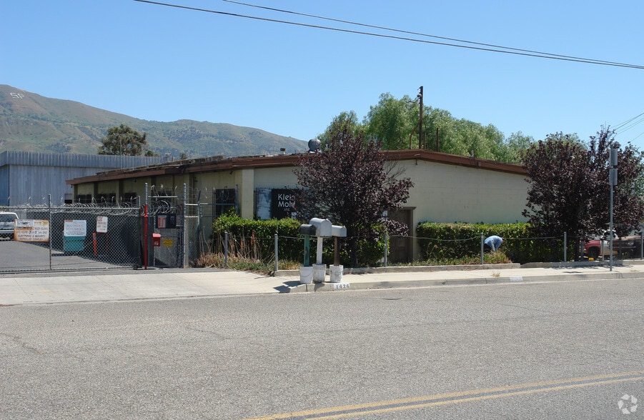 1426-1428 E Santa Paula St, Santa Paula, CA for lease - Building Photo - Image 2 of 9
