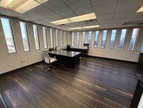 3411 N 5th Ave, Phoenix, AZ for lease Interior Photo- Image 2 of 19