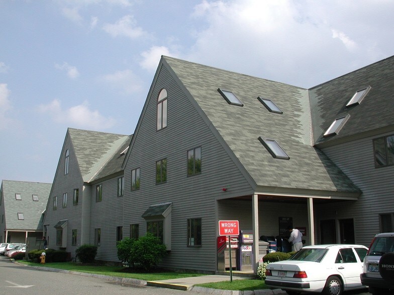 85 Constitution Ln, Danvers, MA à louer - Photo du bâtiment - Image 2 de 14
