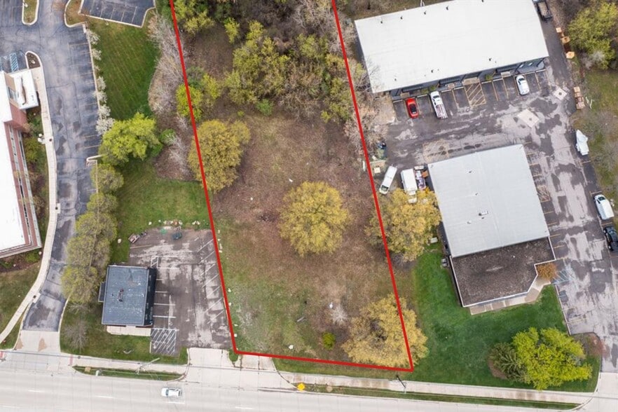 44911 Grand River Ave, Novi, MI à vendre - Photo du bâtiment - Image 2 de 8