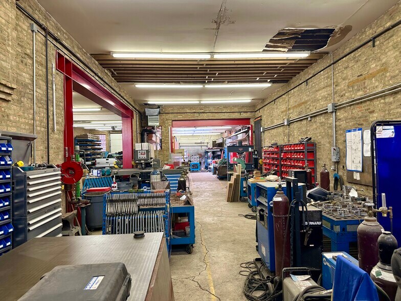 1908 N Milwaukee Ave, Chicago, IL à vendre - Photo du bâtiment - Image 2 de 16