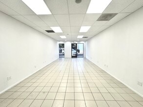 554-562 N Moorpark Rd, Thousand Oaks, CA à louer Photo intérieure- Image 2 de 3