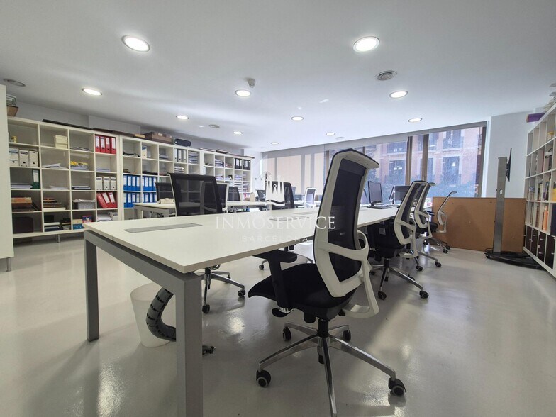 Multifamily in Barcelona, Barcelona for sale - Interior Photo - Image 3 of 17