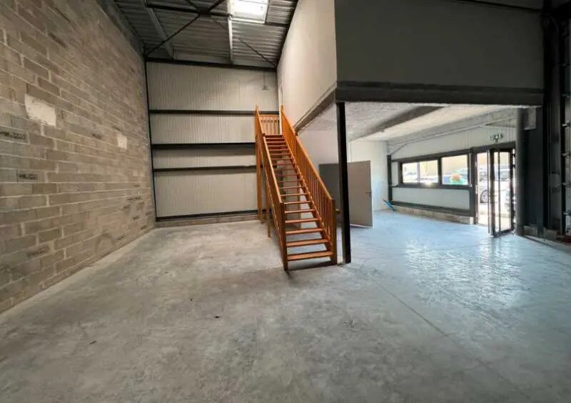 Flex in Le Haillan for lease Interior Photo- Image 1 of 4