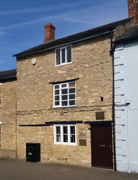 102A High St, Olney à louer - Photo du bâtiment - Image 2 de 2