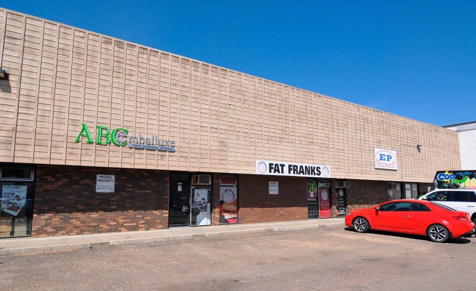 10554-10562 114 St NW, Edmonton, AB for lease - Building Photo - Image 2 of 4