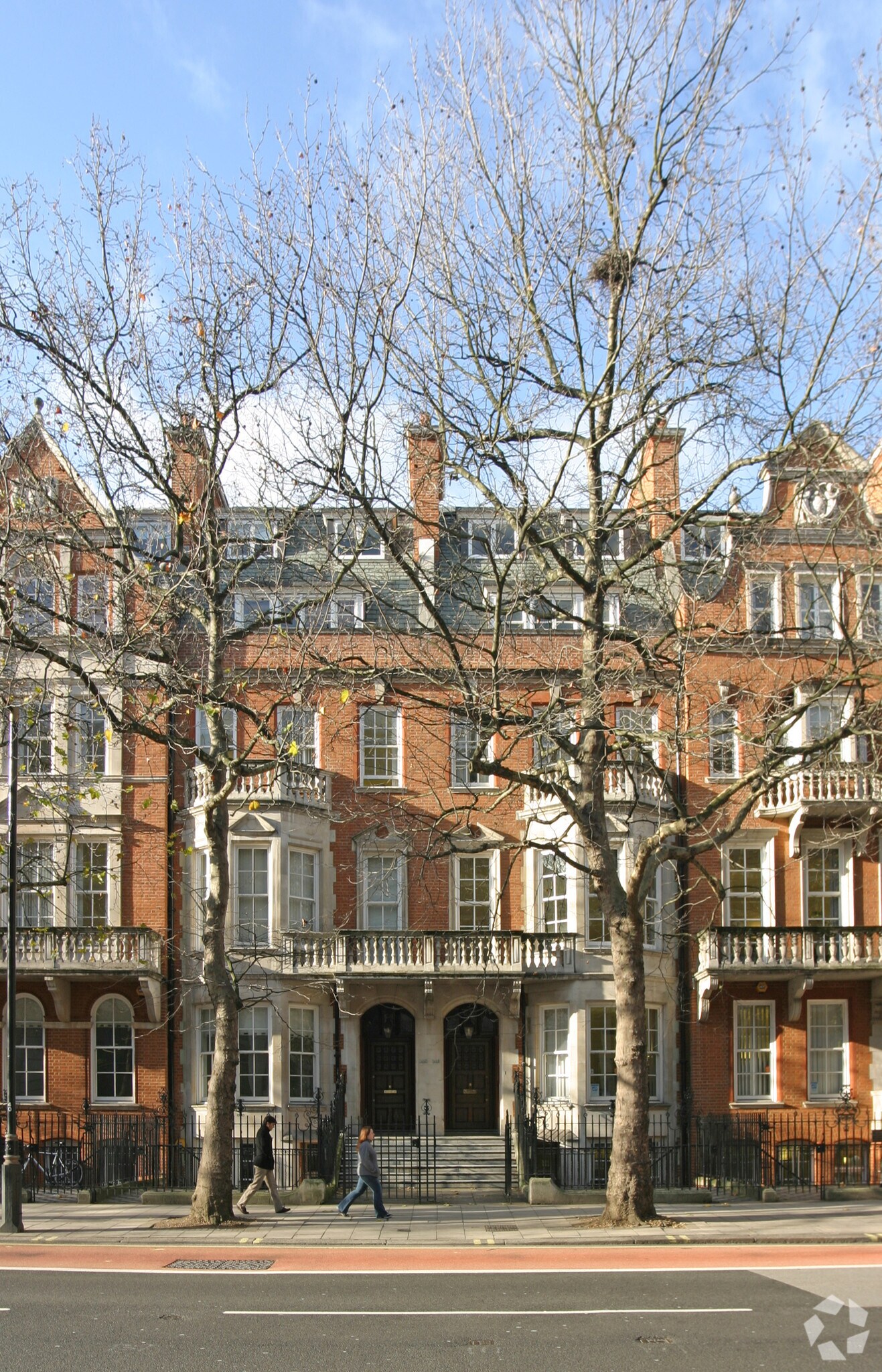 144-146 Buckingham Palace Rd, Londres à louer Photo principale- Image 1 de 7