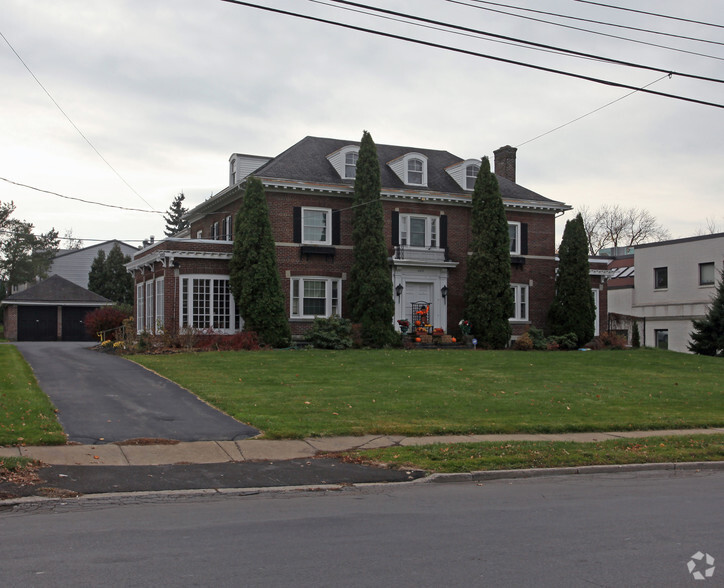 3312 James St, Syracuse, NY à vendre - Photo principale - Image 1 de 1