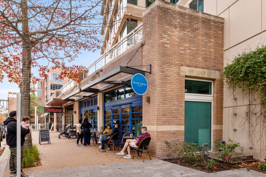 21 Waterway Ave, The Woodlands, TX à louer - Photo du bâtiment - Image 3 de 10