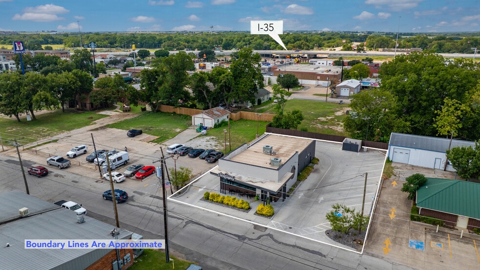 211 N Weaver St, Gainesville, TX for sale - Building Photo - Image 3 of 42