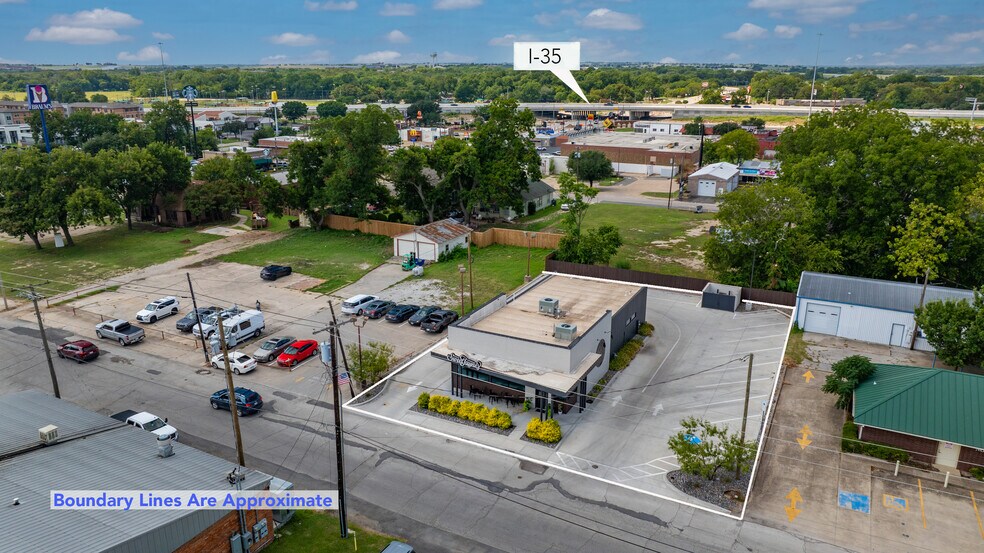 211 N Weaver St, Gainesville, TX à vendre - Photo du bâtiment - Image 3 de 42