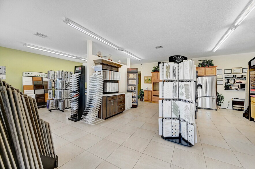 1950 Palm Bay Rd NE, Palm Bay, FL à vendre - Photo du bâtiment - Image 3 de 9