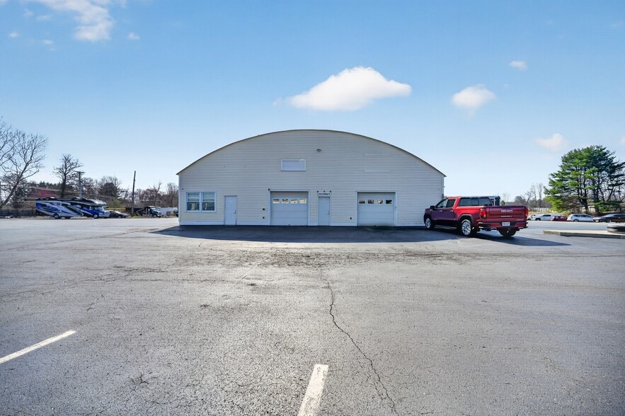 28 Hastings St, Mendon, MA for sale - Building Photo - Image 2 of 7