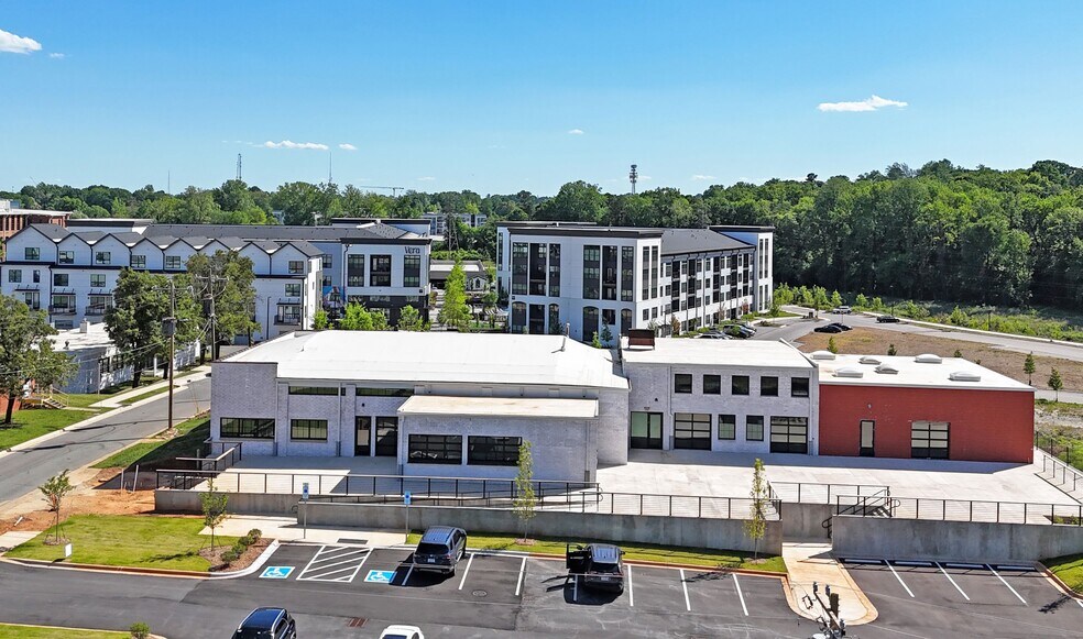 401, 410-411 S Gardner Ave, Charlotte, NC for sale - Building Photo - Image 2 of 5