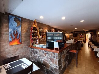 Plus de détails pour Multi-résidentiel à vendre