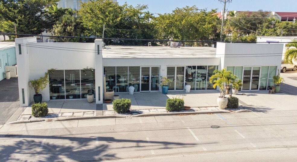 137 10th St N, Naples, FL for lease - Primary Photo - Image 1 of 4